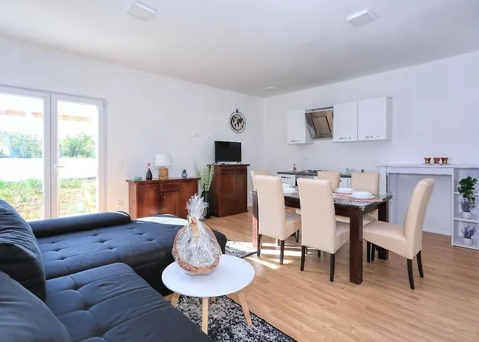 Prázdninový dům Lavanda With Jacuzzi Privlaka (Zadar)